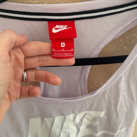 Nike Women’s Purple Tank top MEDIUM - Picture 2 of 2